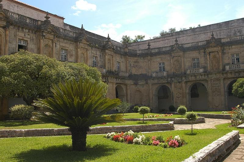 claustro do mosteiro de santa clara a nova