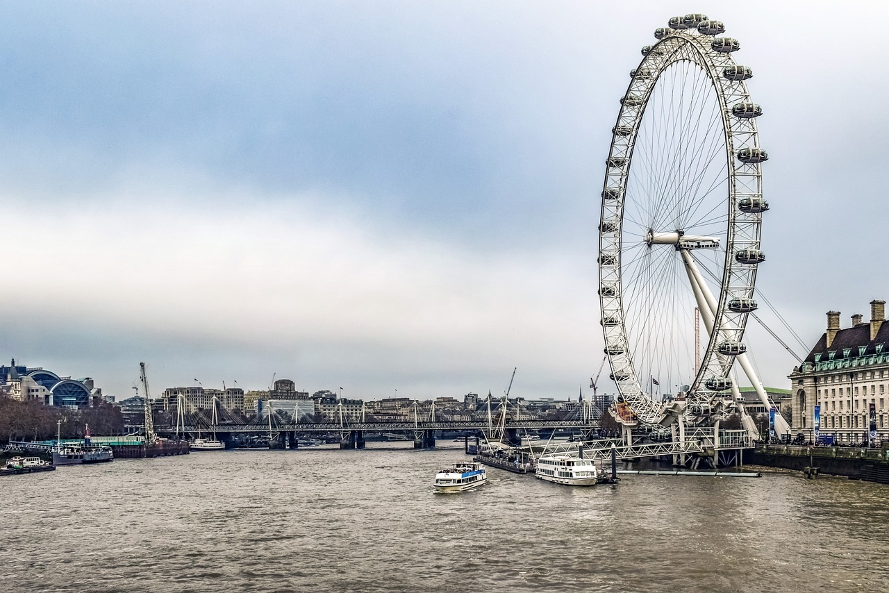 ferris wheel london eye river ride