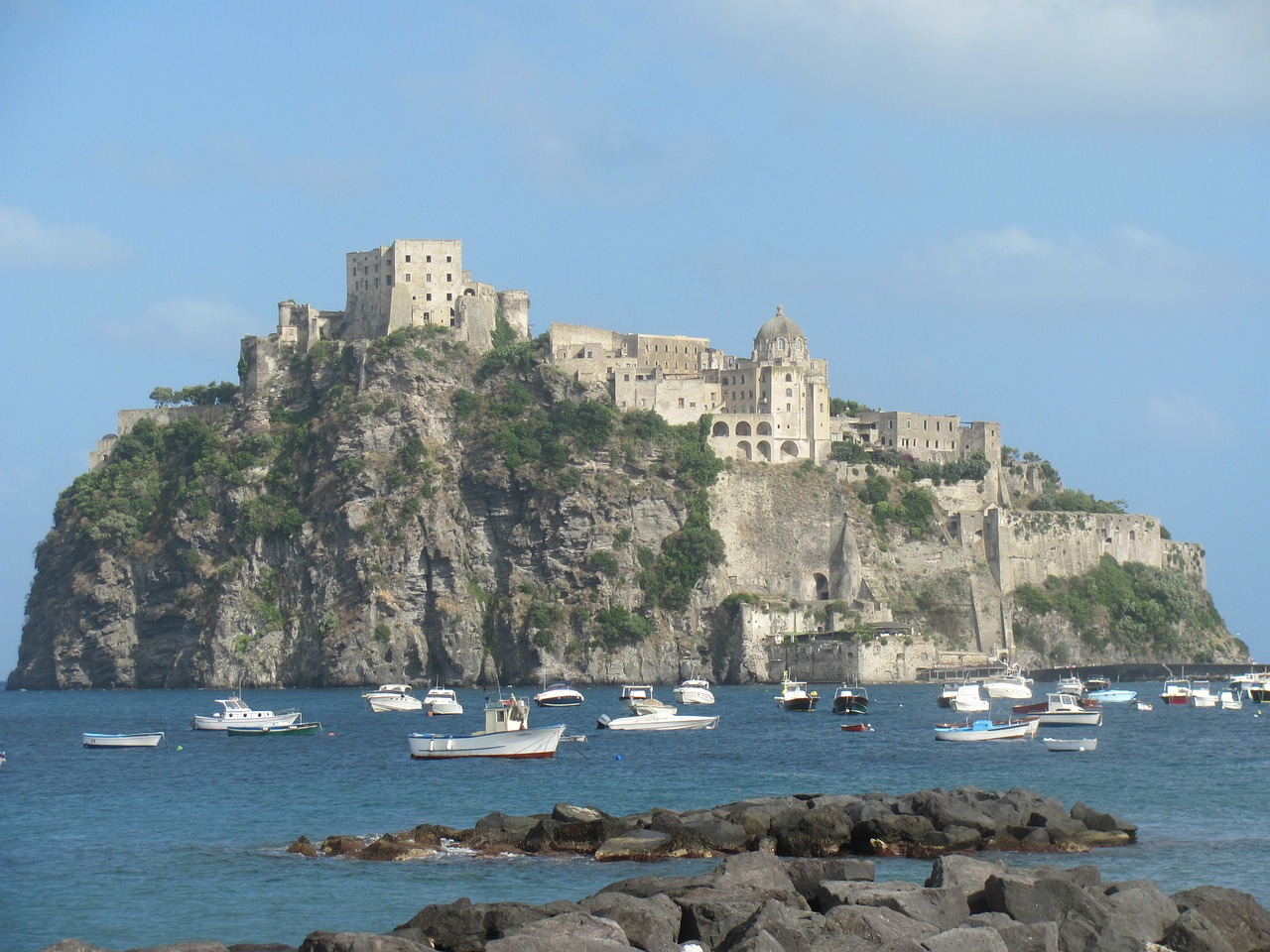 isle ischia castello mare isola 1