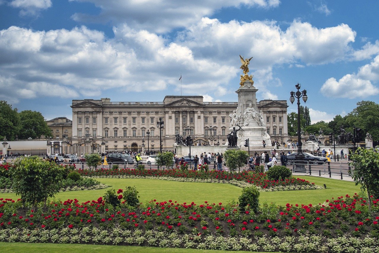 london palace architecture tourism