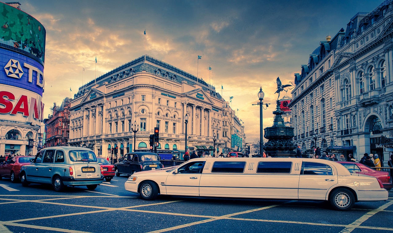 road traffic city piccadilly circus